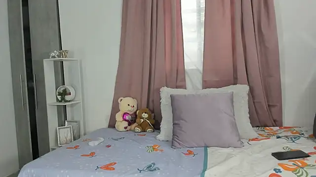 Annyeliz online show from 04-16-26, 06:30