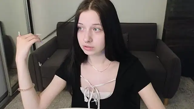 Snapshot of AlicePowells chatting on 05-27-26, 11:07 AlicePowells online show from 05-27-26, 11:07