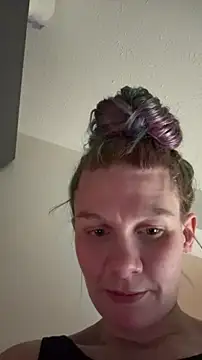 Snapshot of bluntbeautyxo chatting on 04-09-26, 09:53 bluntbeautyxo online show from 04-09-26, 09:53