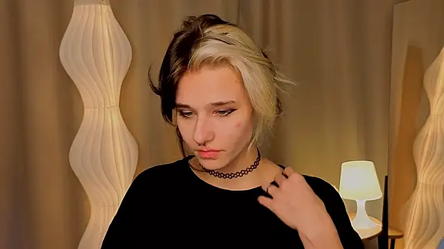 Snapshot of LizNostrand chatting on 12-19-25, 06:42 LizNostrand online show from 12-19-25, 06:42