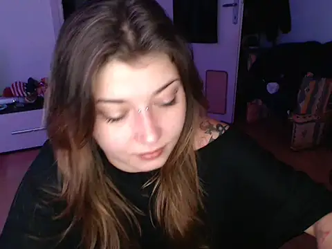 Snapshot of AlienforTwenty chatting on 12-14-25, 06:52 AlienforTwenty online show from 12-14-25, 06:52