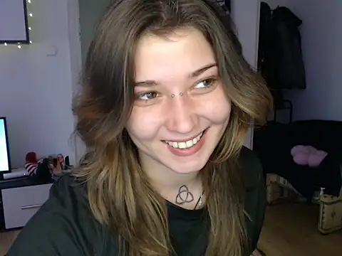 Snapshot of AlienforTwenty chatting on 12-17-25, 09:04 AlienforTwenty online show from 12-17-25, 09:04