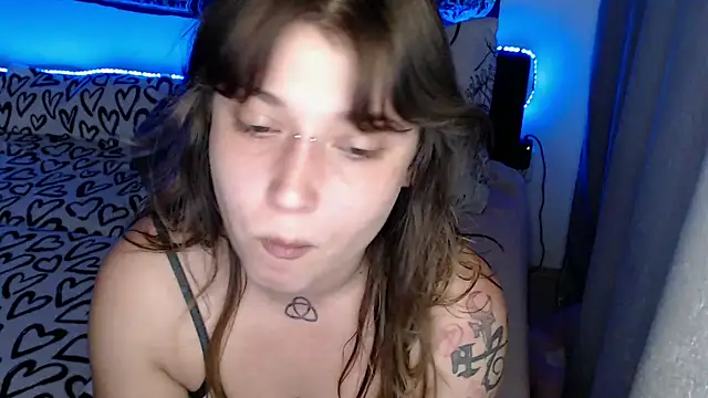 Snapshot of AlienforTwenty chatting on 06-14-26, 05:15 AlienforTwenty online show from 06-14-26, 05:15