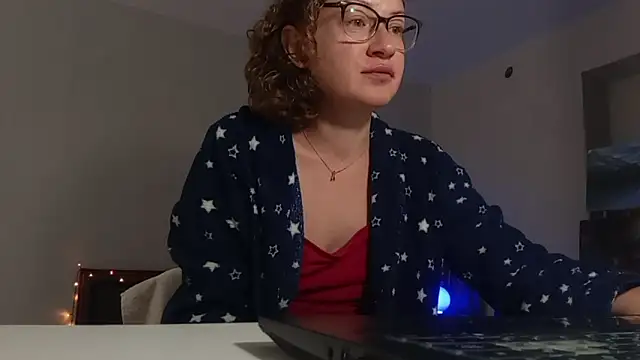 Snapshot of Alice_newhome chatting on 05-26-26, 12:01 Alice newhome online show from 05-26-26, 12:01