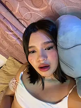 Snapshot of karii__ chatting on 12-17-25, 11:55 karii online show from 12-17-25, 11:55