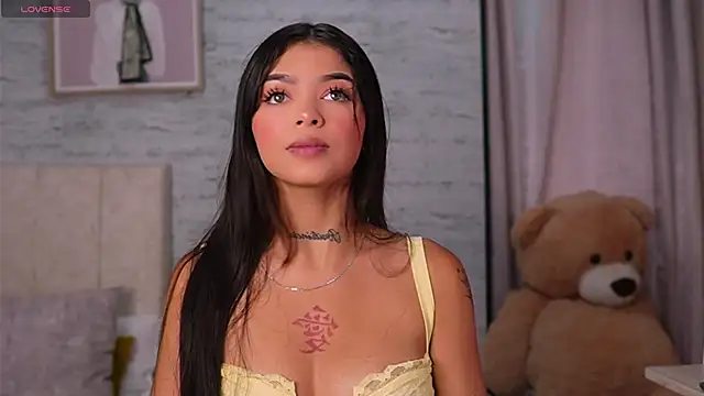 Snapshot of Amber_blue01 chatting on 12-18-25, 01:06 Amber blue01 online show from 12-18-25, 01:06