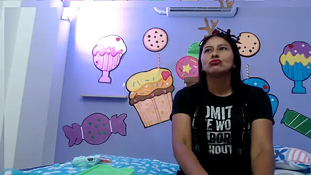 Snapshot of NOVAHOT98 chatting on 12-17-25, 07:20 NOVAHOT98 online show from 12-17-25, 07:20