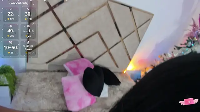 queenie staar online show from 12-19-25, 08:05