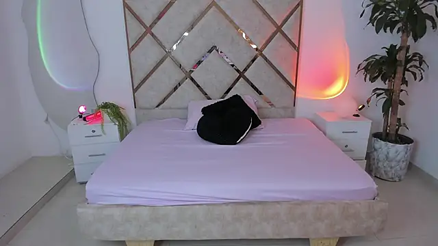 queenie staar online show from 02-08-26, 11:30