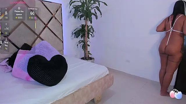 queenie staar online show from 02-22-26, 09:24