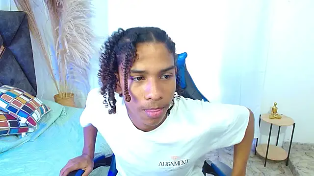 Snapshot of angelll18_ chatting on 12-18-25, 08:48 angelll18 online show from 12-18-25, 08:48