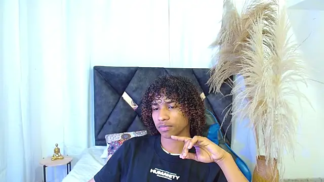 angelll18  online show from 02-13-26, 08:49