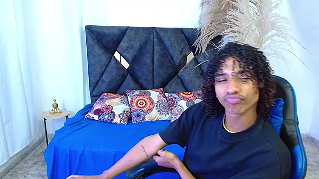 angelll18  online show from 03-12-26, 09:10