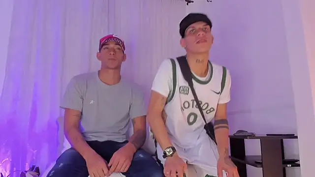 Snapshot of kings_of_heavens_ chatting on 12-18-25, 02:39 kings of heavens online show from 12-18-25, 02:39