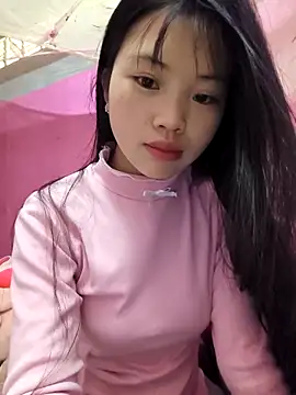 Snapshot of Quieny-x chatting on 12-20-25, 01:34 Quieny-x online show from 12-20-25, 01:34