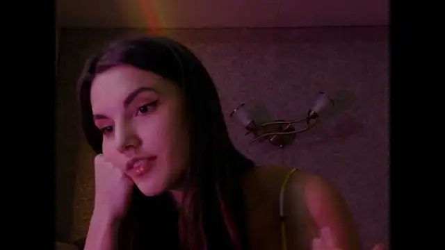 Snapshot of bellamwah chatting on 12-18-25, 07:09 bellamwah online show from 12-18-25, 07:09