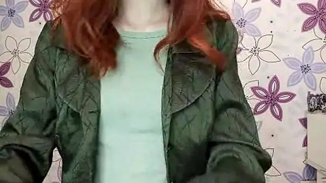 Snapshot of DannetteCosenza chatting on 12-17-25, 07:25 DannetteCosenza online show from 12-17-25, 07:25