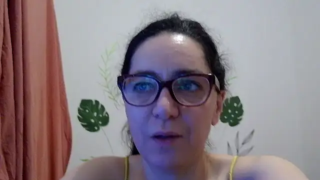 Snapshot of anngelle chatting on 04-22-26, 05:32 anngelle online show from 04-22-26, 05:32