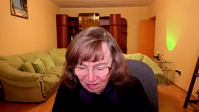 Betty Bricks online show from 12-16-25, 01:38