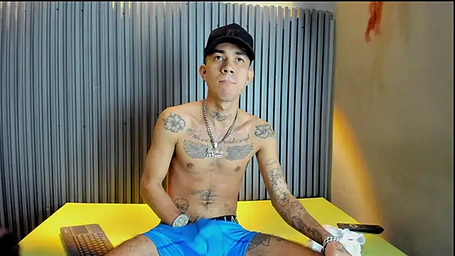 Snapshot of AYALA_TATTOO chatting on 12-15-25, 10:14 AYALA TATTOO online show from 12-15-25, 10:14