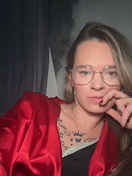 Snapshot of vinique99 chatting on 12-22-25, 02:25 vinique99 online show from 12-22-25, 02:25