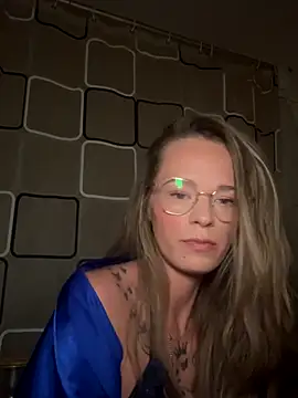 Snapshot of vinique99 chatting on 01-07-26, 04:15 vinique99 online show from 01-07-26, 04:15