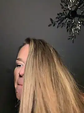 Snapshot of vinique99 chatting on 02-04-26, 03:23 vinique99 online show from 02-04-26, 03:23