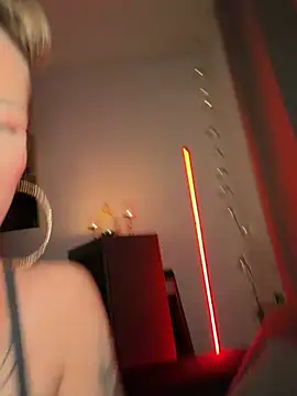 Snapshot of vinique99 chatting on 02-19-26, 10:39 vinique99 online show from 02-19-26, 10:39