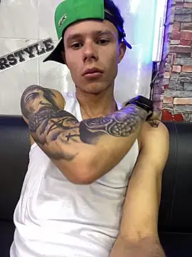 Snapshot of Danseuz chatting on 12-16-25, 06:46 Danseuz online show from 12-16-25, 06:46