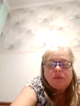 Snapshot of LinaLight88 chatting on 12-17-25, 08:59 LinaLight88 online show from 12-17-25, 08:59