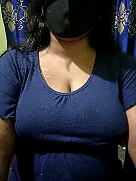 Snapshot of Queen-Tisha-Moni chatting on 12-15-25, 04:11 Queen-Tisha-Moni online show from 12-15-25, 04:11