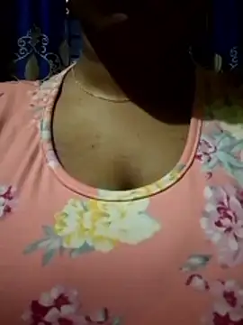 Snapshot of Queen-Tisha-Moni chatting on 12-20-25, 04:19 Queen-Tisha-Moni online show from 12-20-25, 04:19