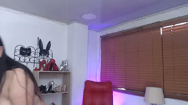 paola xm online show from 02-20-25, 01:40