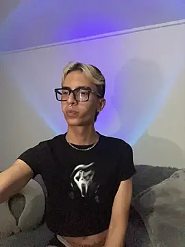 Snapshot of Dracco_Velour_ chatting on 02-19-26, 05:25 Dracco Velour online show from 02-19-26, 05:25