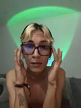 Snapshot of Dracco_Velour_ chatting on 02-21-26, 05:08 Dracco Velour online show from 02-21-26, 05:08