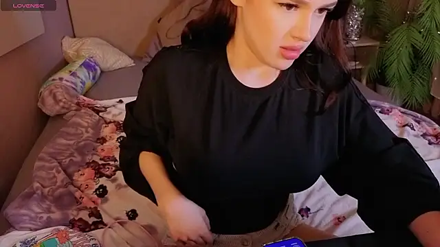 Holly  Bush online show from 03-01-26, 03:25