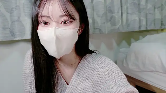 mia-chan  online show from 12-17-25, 08:09