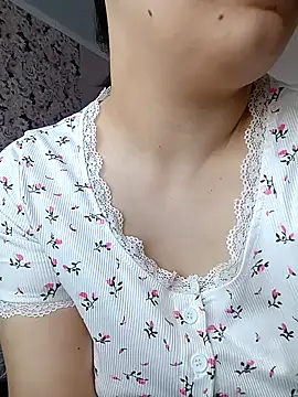 Emilyhomegirl1 online show from 02-25-26, 09:19