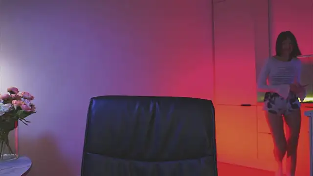 Leyla crsh online show from 04-19-26, 05:29