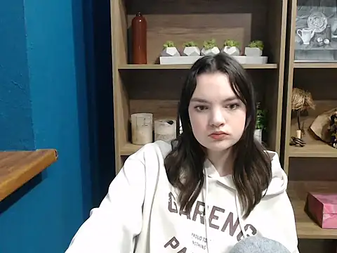 Snapshot of vwiann_juls chatting on 12-19-25, 07:48 vwiann juls online show from 12-19-25, 07:48