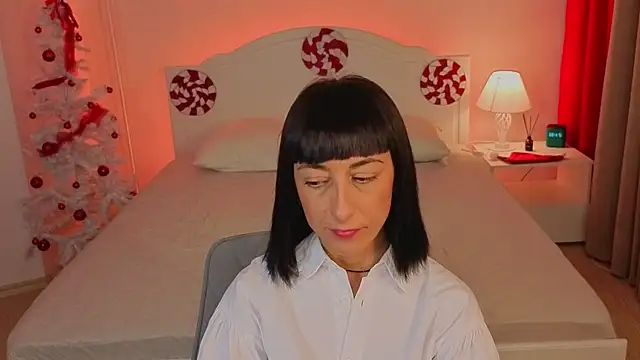 Snapshot of Ministerelia chatting on 12-17-25, 02:34 Ministerelia online show from 12-17-25, 02:34