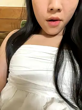 Snapshot of Xuxuxx chatting on 12-16-25, 11:04 Xuxuxx online show from 12-16-25, 11:04