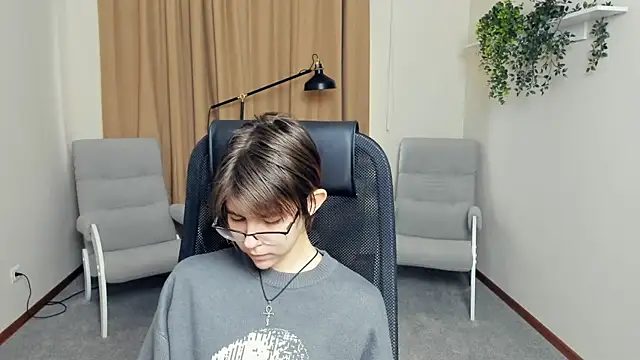 Snapshot of LeoneKonma chatting on 12-17-25, 09:04 LeoneKonma online show from 12-17-25, 09:04