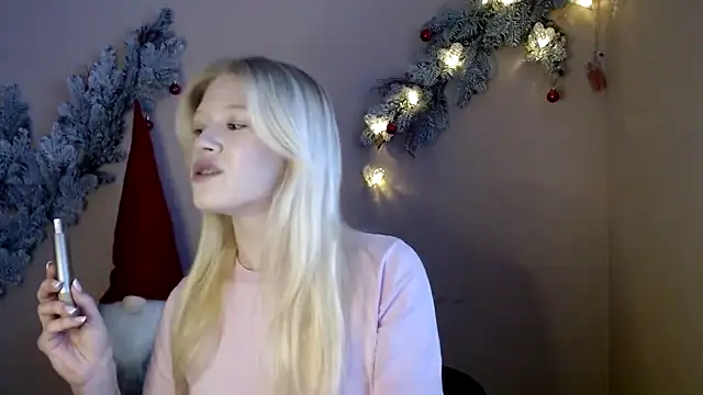 Snapshot of Aria__Moon chatting on 12-16-25, 01:38 Aria Moon online show from 12-16-25, 01:38