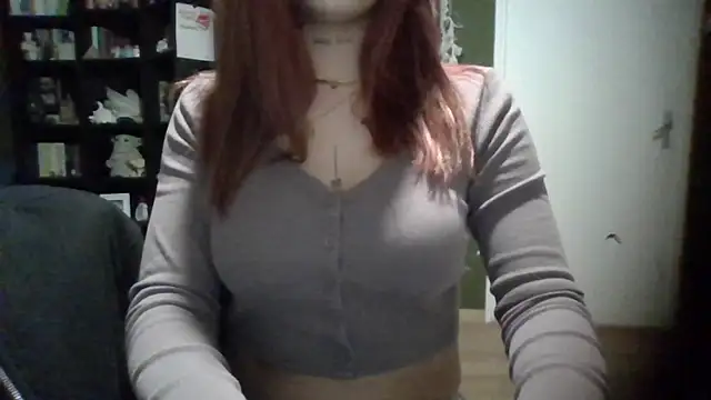 Snapshot of babyfireee chatting on 12-18-25, 08:26 babyfireee online show from 12-18-25, 08:26