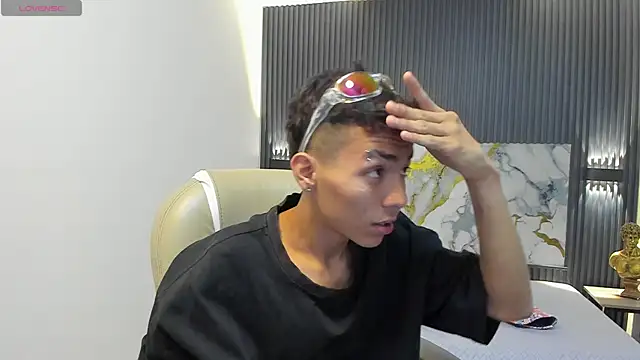 Snapshot of TaylerMiles chatting on 01-15-26, 03:22 TaylerMiles online show from 01-15-26, 03:22