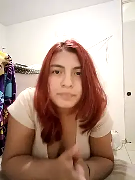 Snapshot of LUNARB23 chatting on 12-17-25, 05:02 LUNARB23 online show from 12-17-25, 05:02