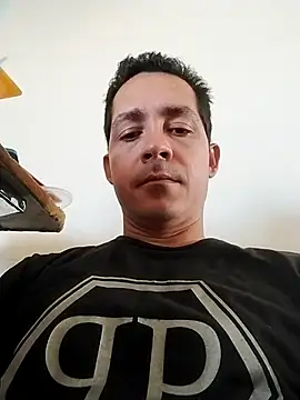 Snapshot of Chris_hot33 chatting on 12-17-25, 05:41 Chris hot33 online show from 12-17-25, 05:41