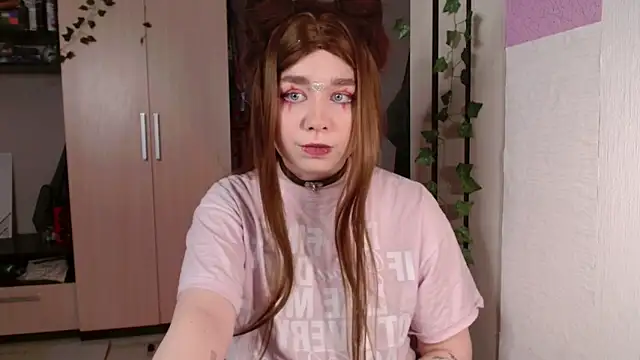 Snapshot of Yuly_Soft chatting on 12-18-25, 04:13 Yuly Soft online show from 12-18-25, 04:13