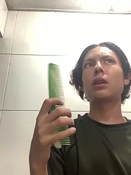 Snapshot of wimhotmacis chatting on 12-17-25, 01:22 wimhotmacis online show from 12-17-25, 01:22